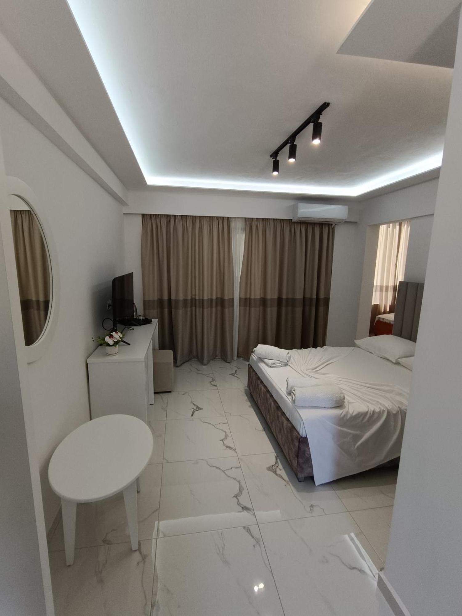 Hotel Elisabet Sarandë Exteriér fotografie